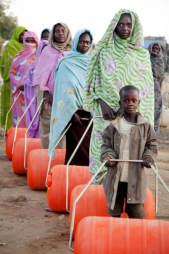 Displaced Darfuris Receive Efficient "Hippo Rollers" for Carrying Water
